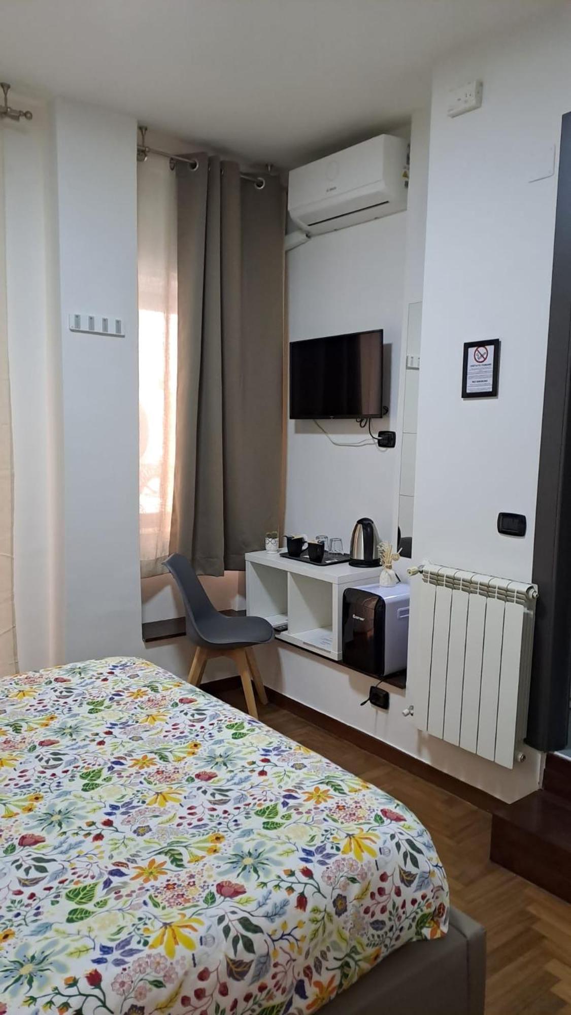 Royal Poerio Hotel Nápoly Kültér fotó