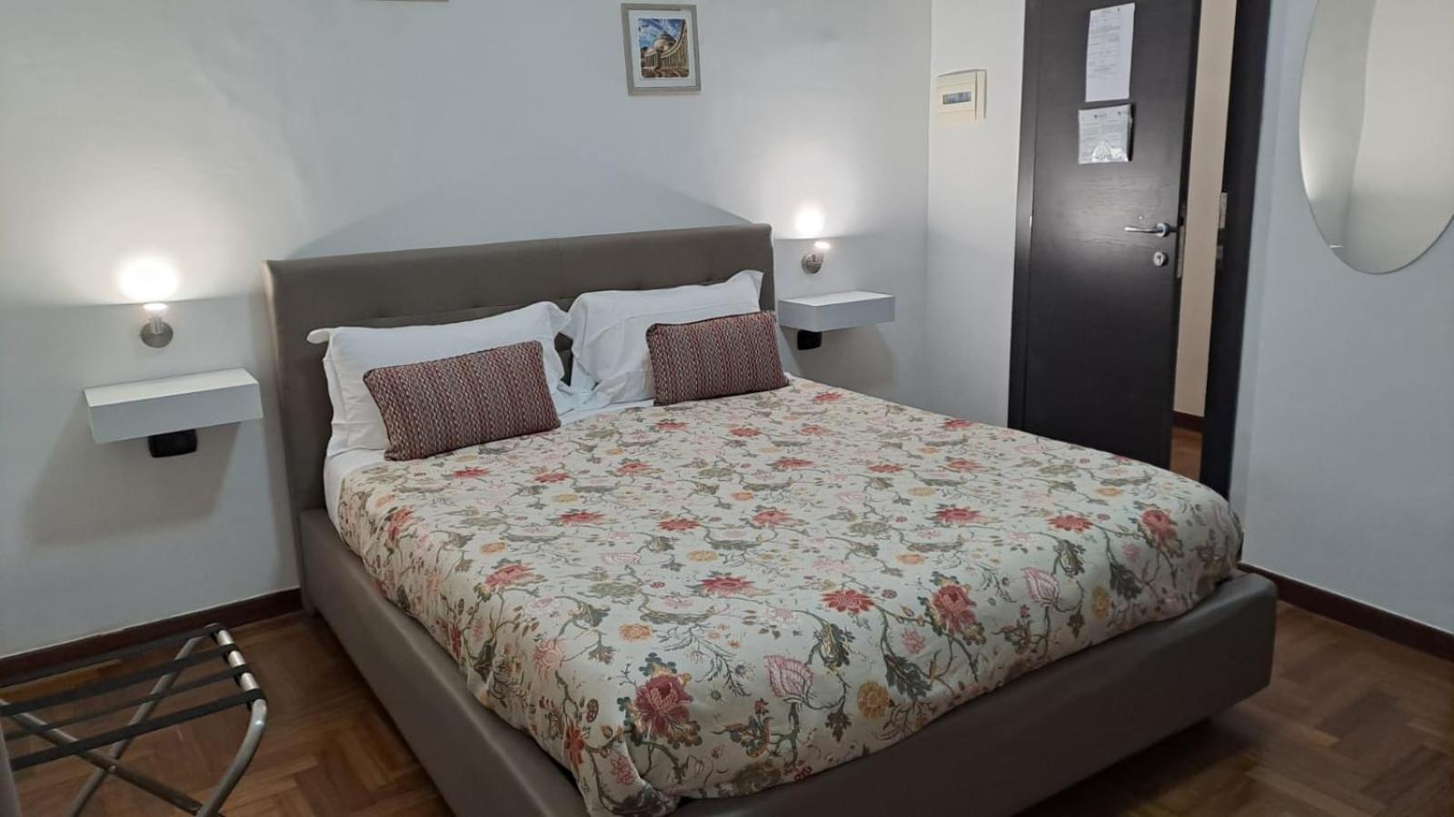 Royal Poerio Hotel Nápoly Kültér fotó