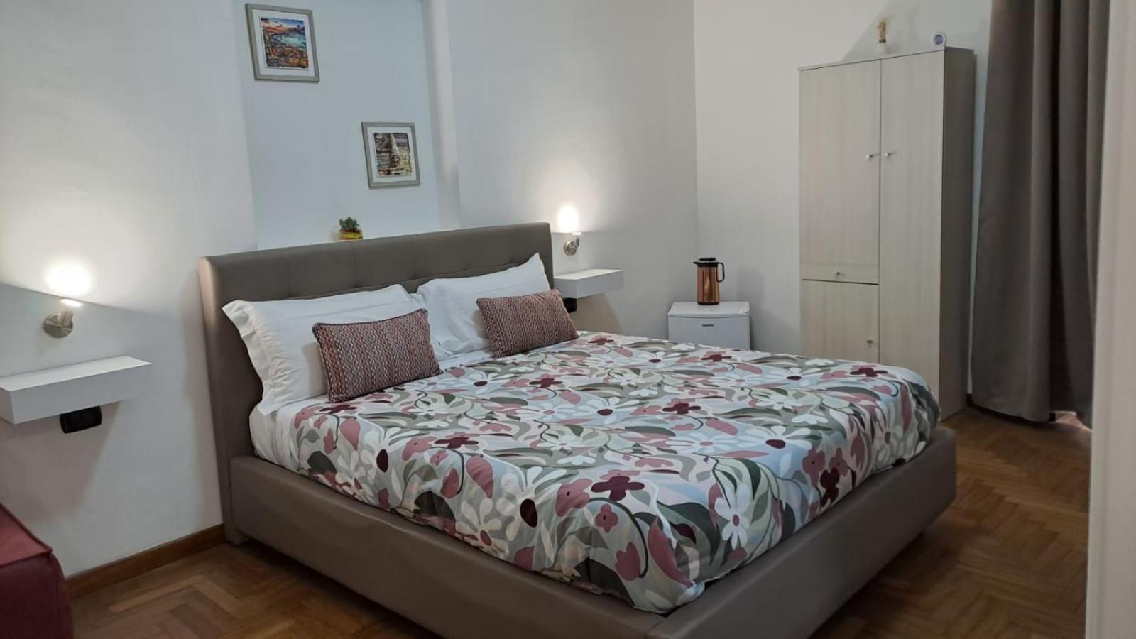 Royal Poerio Hotel Nápoly Kültér fotó